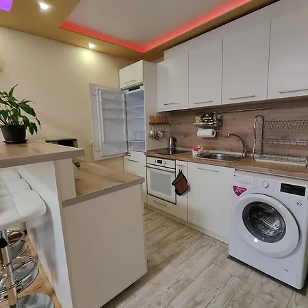 Newly Renovated 2 Bedroom In شقة *