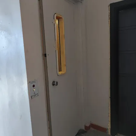 Newly Renovated 2 Bedroom In Lägenhet Sofia
