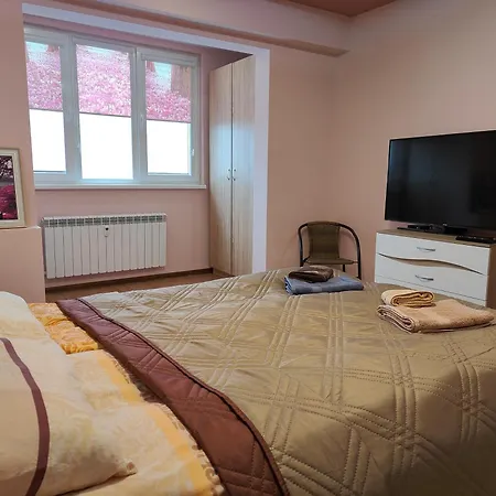 Newly Renovated 2 Bedroom In Lägenhet