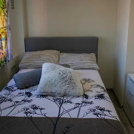 Newly Renovated 2 Bedroom In Lägenhet Sofia