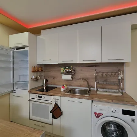 Newly Renovated 2 Bedroom In Sófia