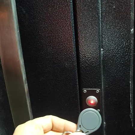 Newly Renovated 2 Bedroom In דירה *